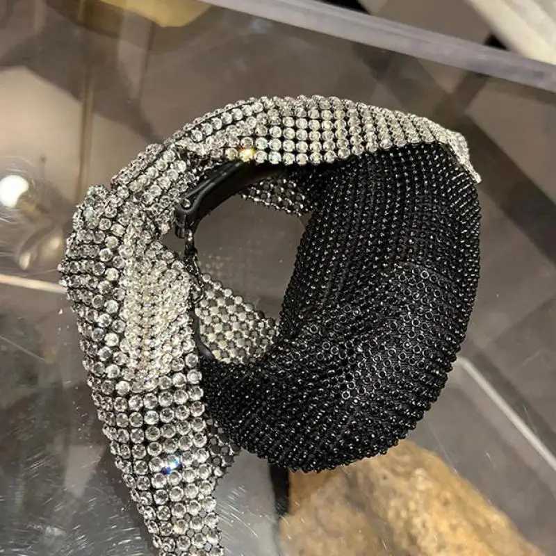 Light Luxury Fashion New Sparkling Diamond Bow Handbag For Women Evening Dress Banquet Temperament Cosmetic Storage Bag Trend Z251017