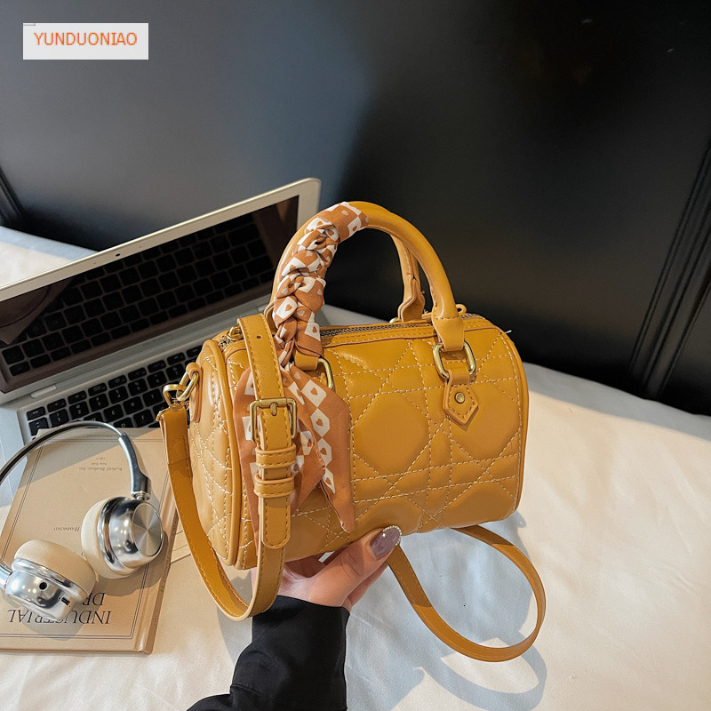 Autumn and winter new designer bag luxury handbag new women's shoulder bag versatile commuting bag fashionable Boston bag women's shoulder b