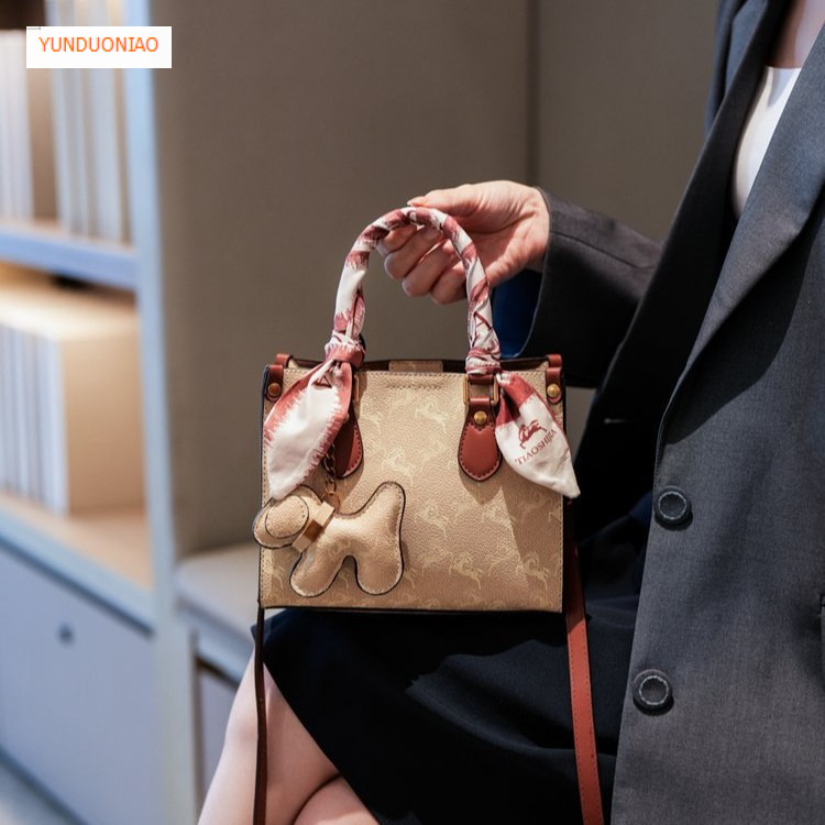 2025 Autumn and winter new women's luxury handbag designer bag new retro style women's shoulder bag printed fashionable women's crossbo