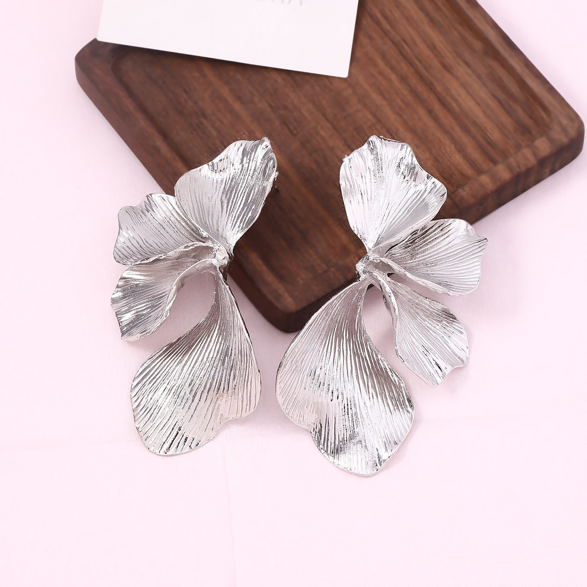 Light Luxury Gold earrings High-End Design Liquid Multi-Layer Retro Texture Petal Earrings Niche Minimalist Style free shipping