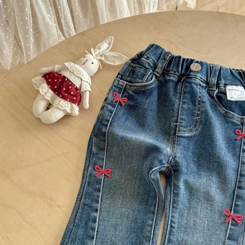 Girls Jeans 2025 Autumn New Style Westernstyle Bow Korean Casual Childrens Denim Bell Bottom Pants Daily WearT251017