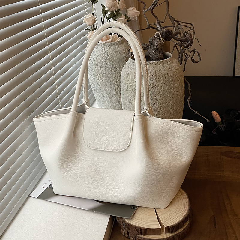 2025 New Fashionable Student Phone Bag with Large Capacity, Advanced Versatile, Leisure, Simple, and Niche Features for Women's Shopping, Commuti