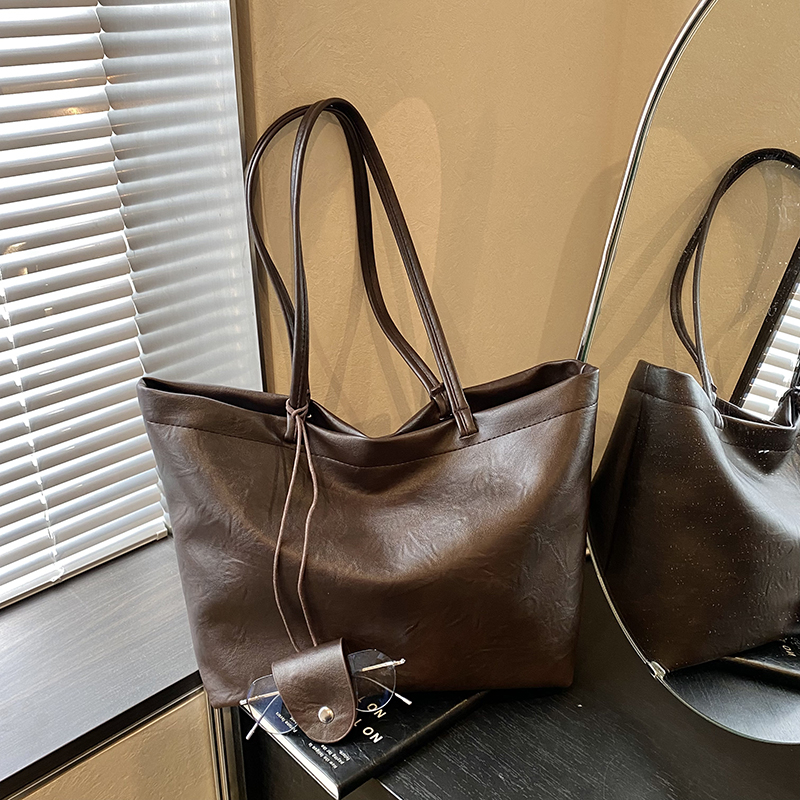 2025 Spring New Fashionable Women's Compact Phone Bag Autumn Large Capacity High end Student Versatile Leisure Minimalist and Niche Shopping Comm