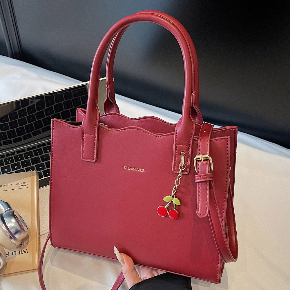 Elegant Red Large-Capacity Women's Purse Perfect Companion for Special Occasions