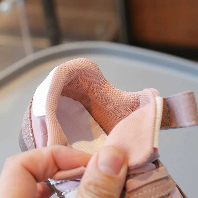 Childrens Sneakers 06 Years Old Beige Boys Girls Single Shoes Four Seasons Models Pink Hundred with Nonslip Kids Gump ShoesT251017