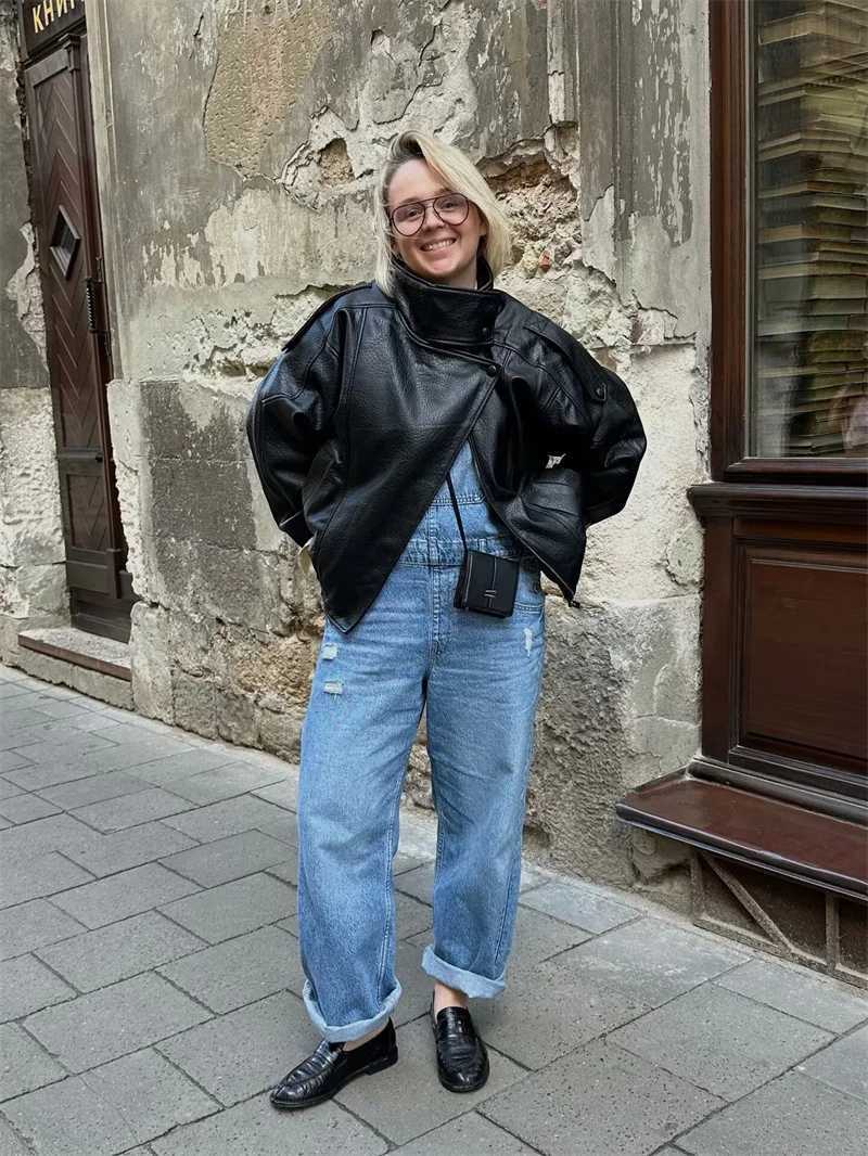 Womens Jacket 2025 Autumn Hot Sale New Style Black LongSleeve Faux Leather HighNeck Biker Style Jacket TrendyT251017