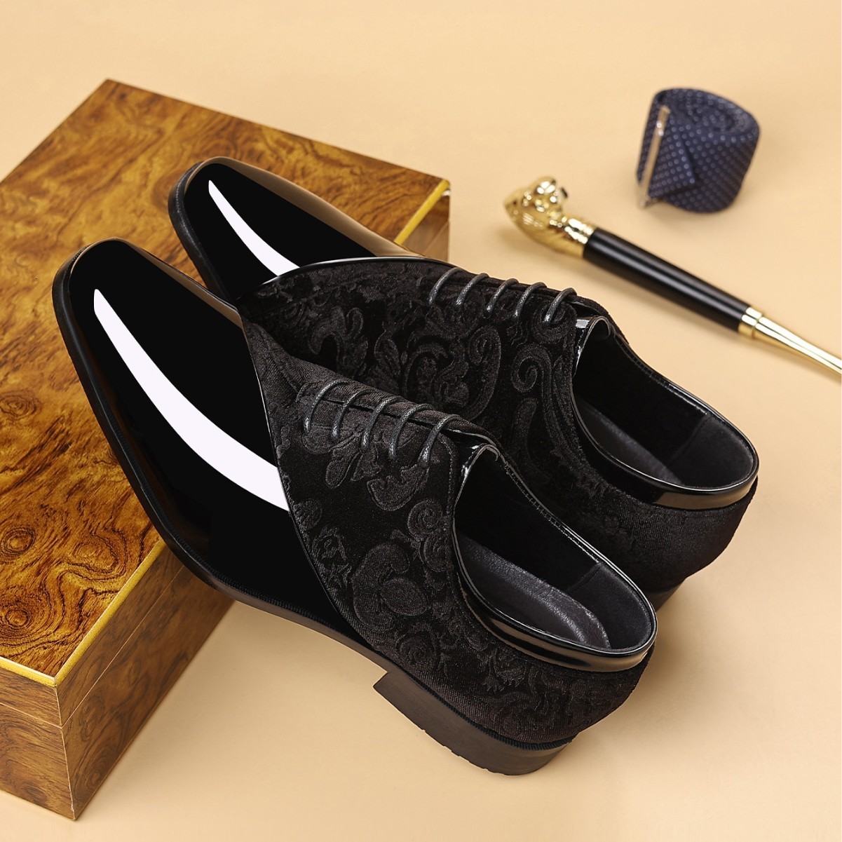 Quick Dispatch 2539 Glossy Business Pointed Leather Shoes Four Seasons Trendy DJ Shoes Hairstylist Mens Shoes 251017