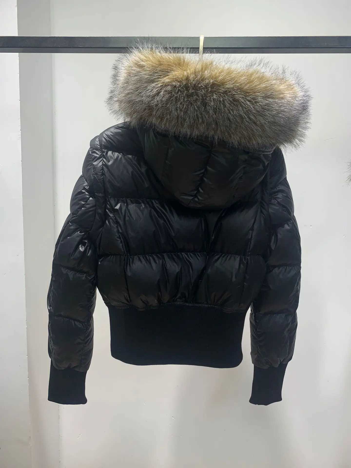 Detachable sleeves short section hair collar down jacket temperament Slim winter warm fluffy womens down jacket 2024 winter new W251016