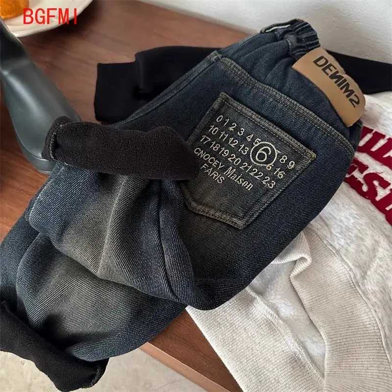 Korean Loose Infant Bottoms Kids Winter Velvet Jeans Plush Casual Baby Boys Straight Pants Girls Soft Thick Denirsm TrousersT251017