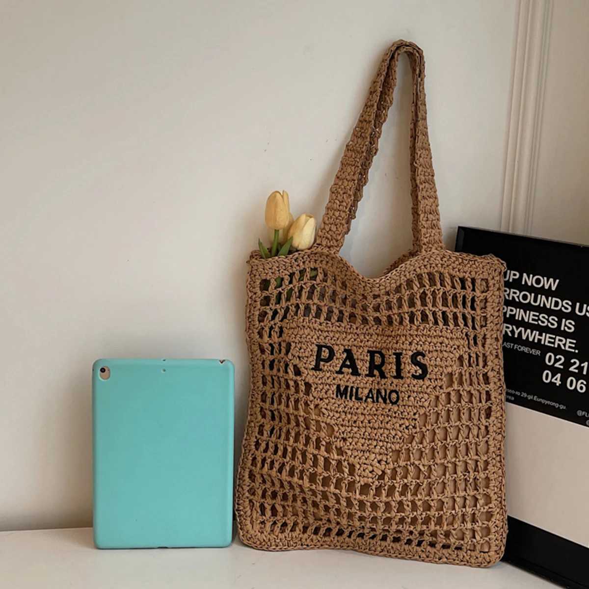 Womens Woven Straw Shoulder Bag Breathable Openwork Design Lightweight Drawstring Summer Beach Tote for Vacation Daily Use Z251017