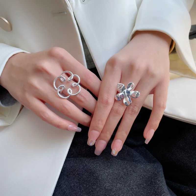 Silver Color Flower Geometric Rings For Women Girl Minimalist Exaggerated Sweet Elegant Handmade Engagement Jewelry Gift Z251017