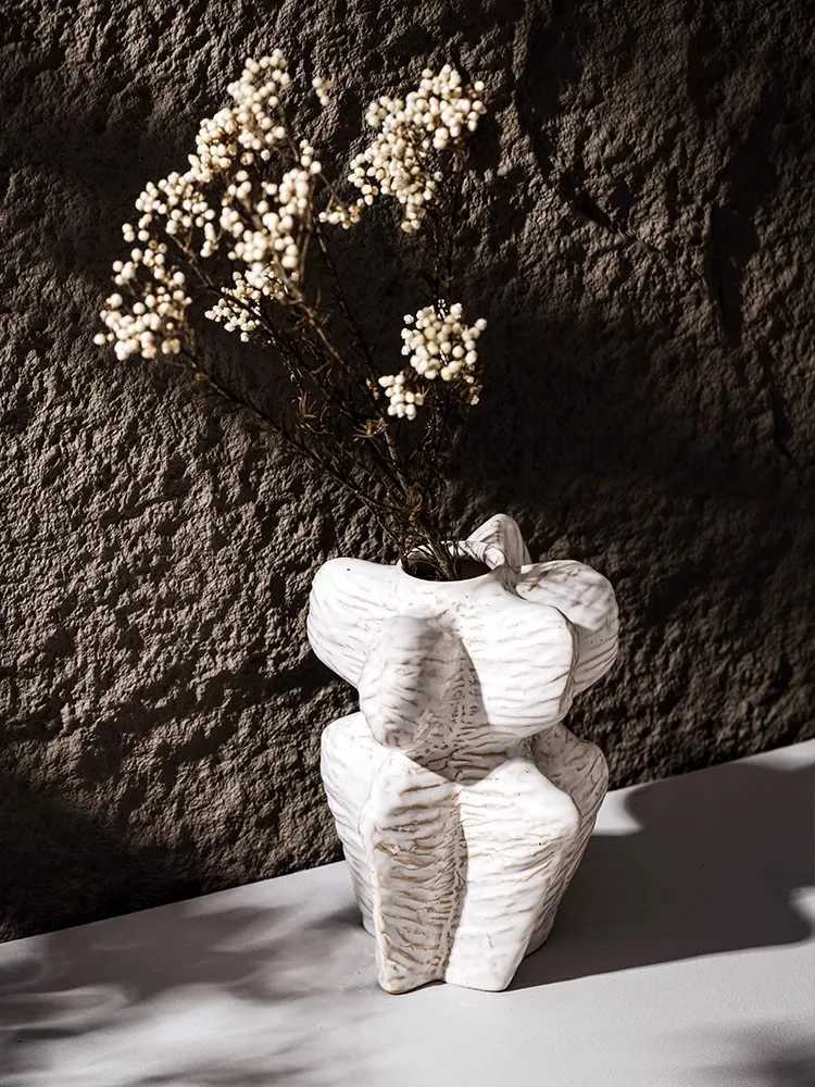 Modern Living Room Dining Table Decor French Retro Style Ceramic Vase Creative Arts Ornaments Photographic Prop Geometric Vase C251017