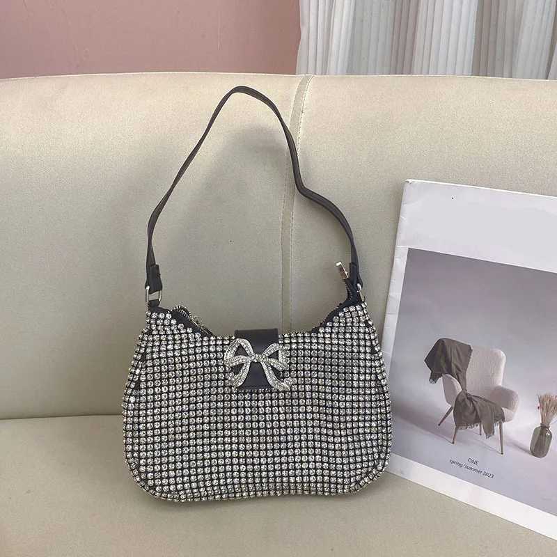 Full of water Diamond Celebrity Personality Pillow Bag Banquet Bento Boston Pearl Clutch Messenger Bag Z251017