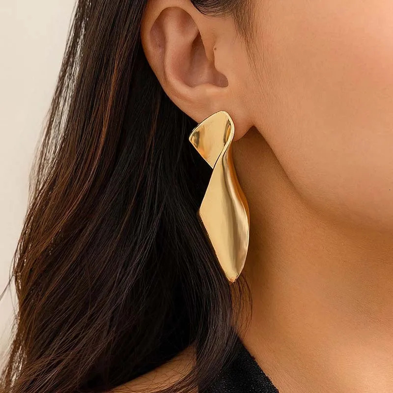 Vintage Metal Irregular Twisted Stud Earring for Women Trend Gold Color Geometric Piercing Earring Jewelry Accessories 2024 251016