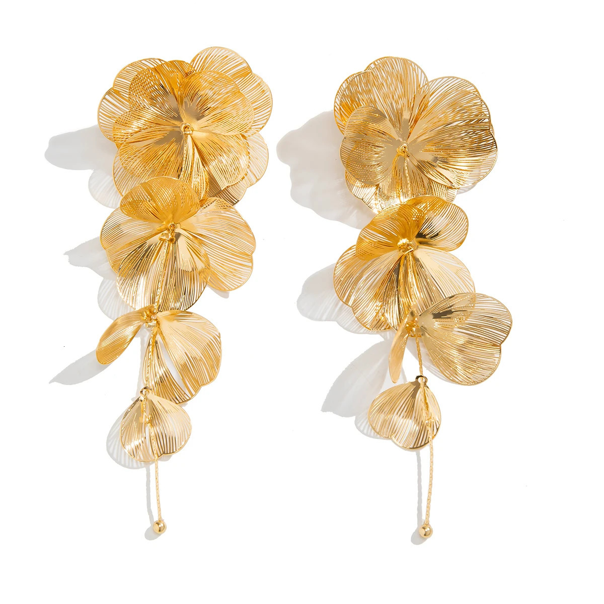 Exaggerated Gold Color Big Petal Flower Drop Earrings for Women Classic Metal Long Hanging Piercing Earrings Y2K Accessories 251016