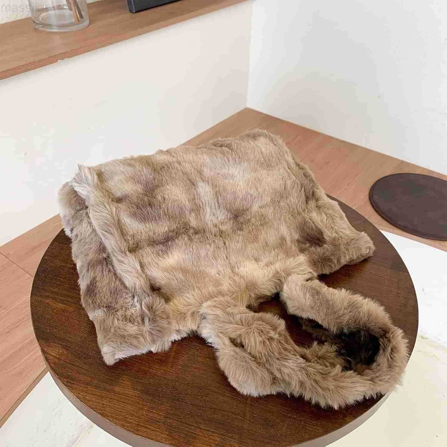 Tote Bag Large Fur Purses for Women Winter Fuzzy Totes Furry Shoulder Handbag Plush Bags M251017