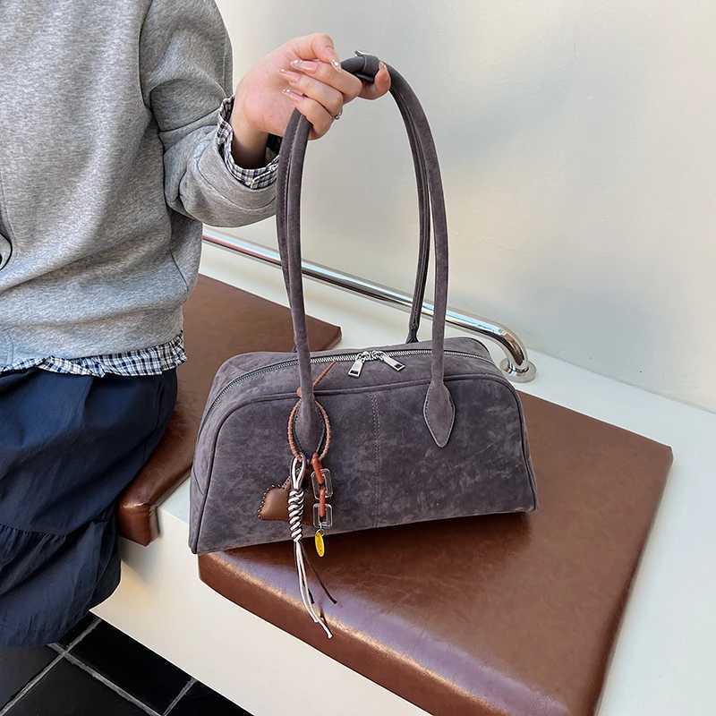 MOODS 2025 Autumn New Fi Bost Shoder Bags For Wen Suede Pure Color Big Capacity Luxury Designer Handbags With Pendant1 D251017