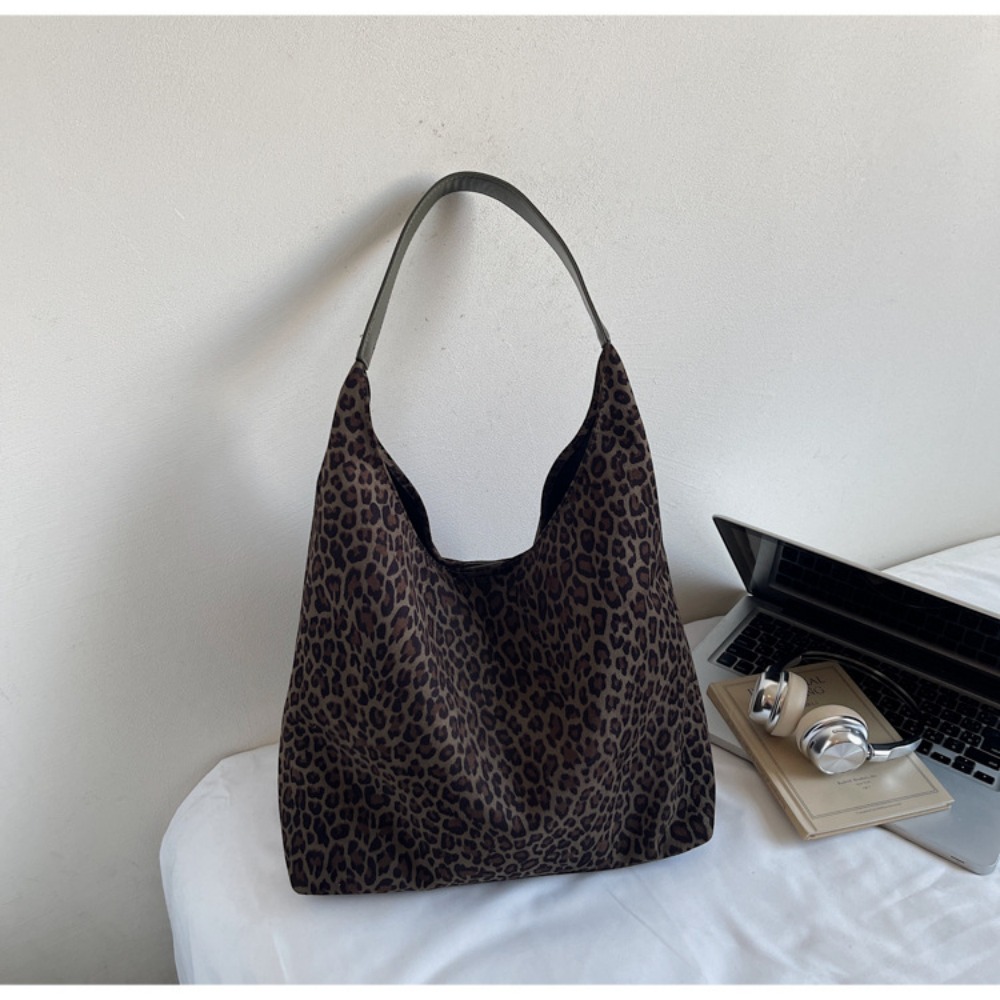 Elegant Ladies' Vintage Inspired Spacious Faux Leather Totes - Modern Classic Leopard Pattern