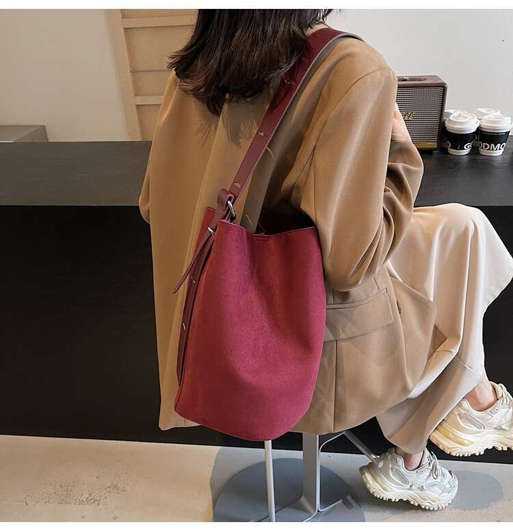 Commuting Matte Large Capacity for Women 2024 New Autumn Winter Versatile Crossbody Fashion Single Designer Bags Shoulder Bucket Bag