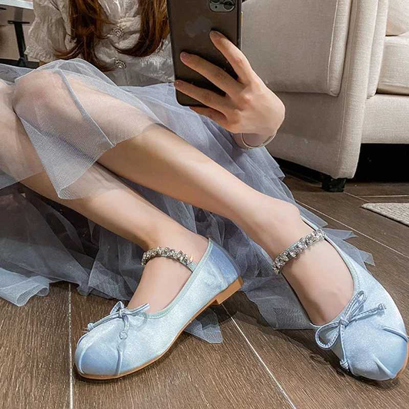 Luxury Satin Rhinestone Decoration Ballet Flats Women Elegant Bow Silk Design Mary Jane Shoe for Women Light Comfortable Loafers Z251015