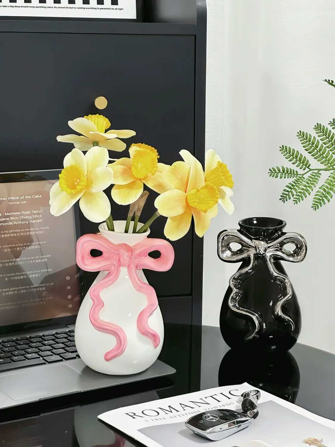 Ins Bow Knot Vase for Home Living Room Entrance Decoration High Beauty Score Creative Ceramic Flower Pot Desktop Decorative Item C251017