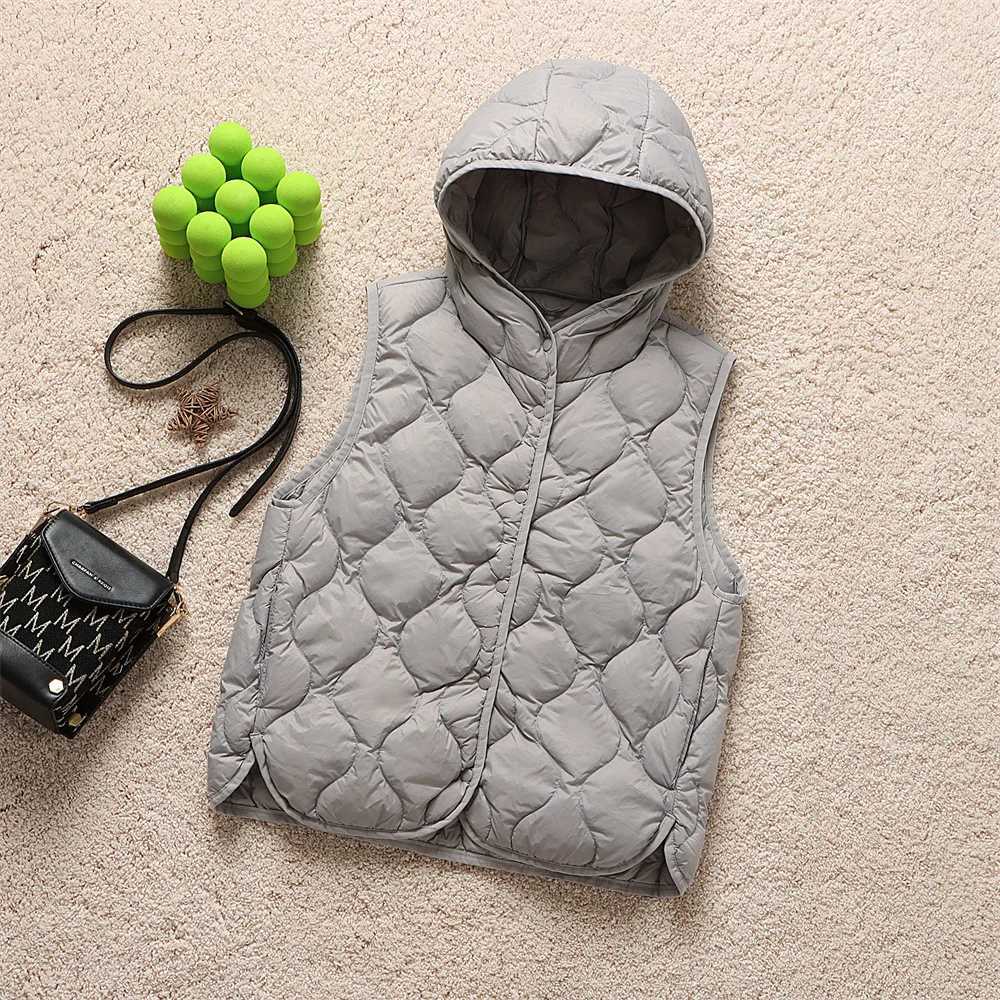 Fashion Lightweight Hooded Down Vest Woman Short Slim Fit Warm Winter Puffer Waistcoat Women Gilet Single Breasted VT335 W251016