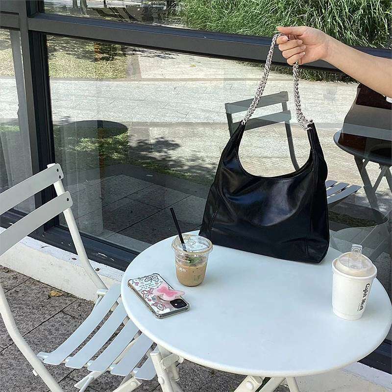 Korean Style Designer Bags Black Gold Chain Tote Large Designer Bags Capacity 2025 New Travel Fashion Commuter Women's Shoulder Bag