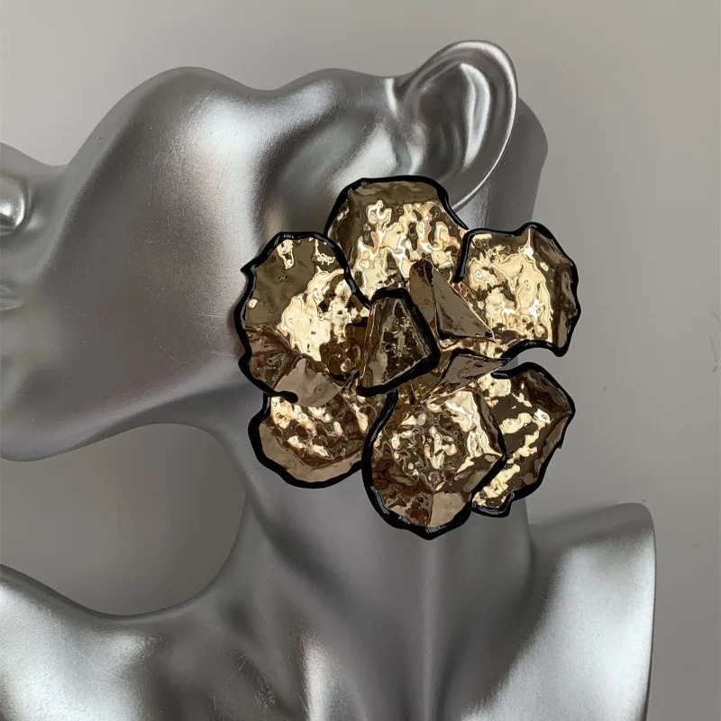 Vintage Metal Large Gold Color Flower Earrings for Women Girls Exaggerated Big Earrings Holiday Party Jewelry Gifts 251016