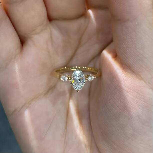 Romantic Engagement Gift Factory Wholesale 9K 14K 18K Gold Customized Style Set Lab Cultured Diamond Ring