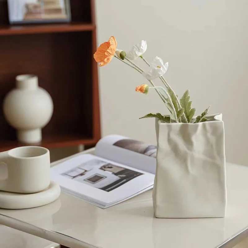 Nordic Creative Paper Bag Ceramic Vase White Light Luxury Premium Vase Living Room Entrance Decoration Ornament C251017