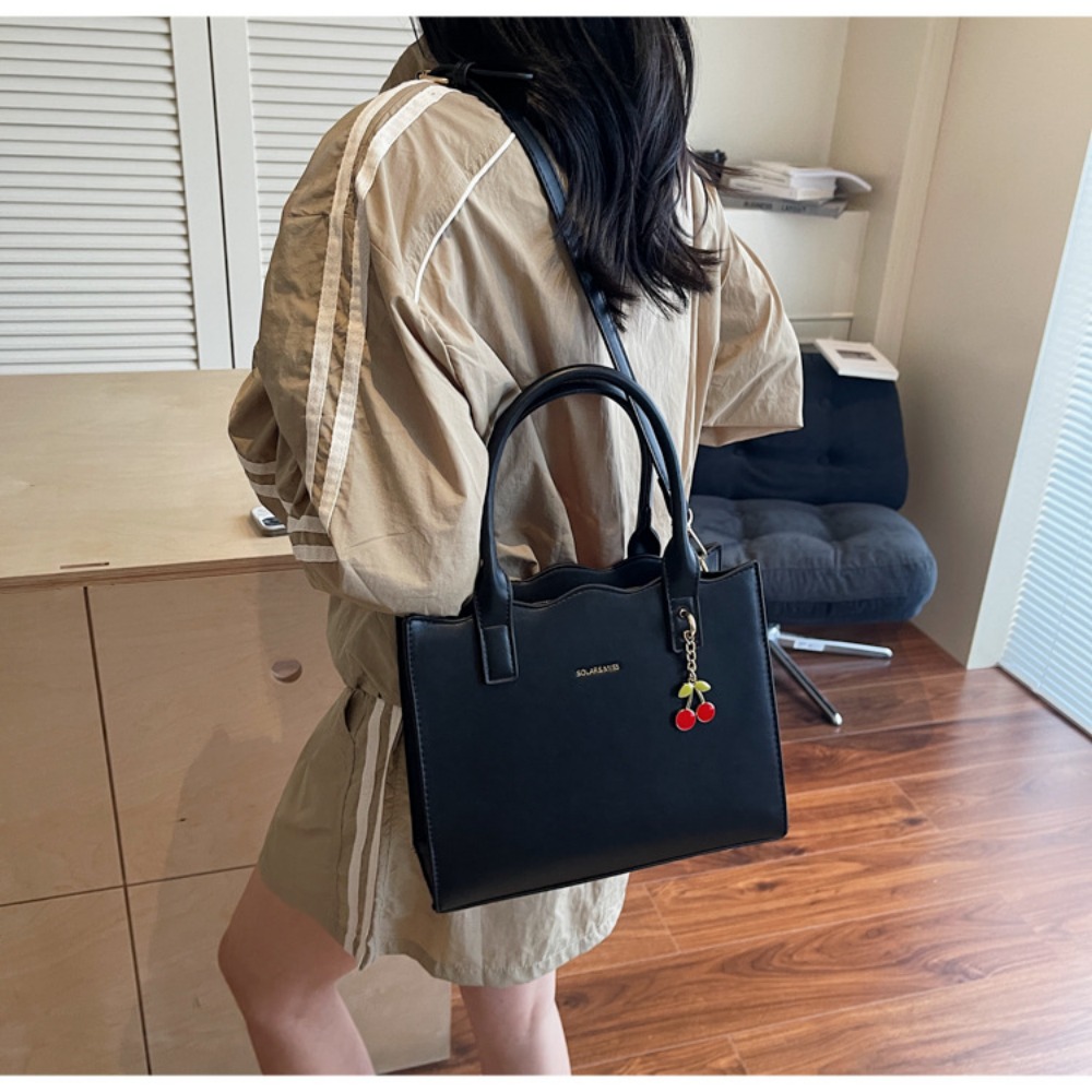 Elegant Red Large-Capacity Women's Purse Perfect Companion for Special Occasions