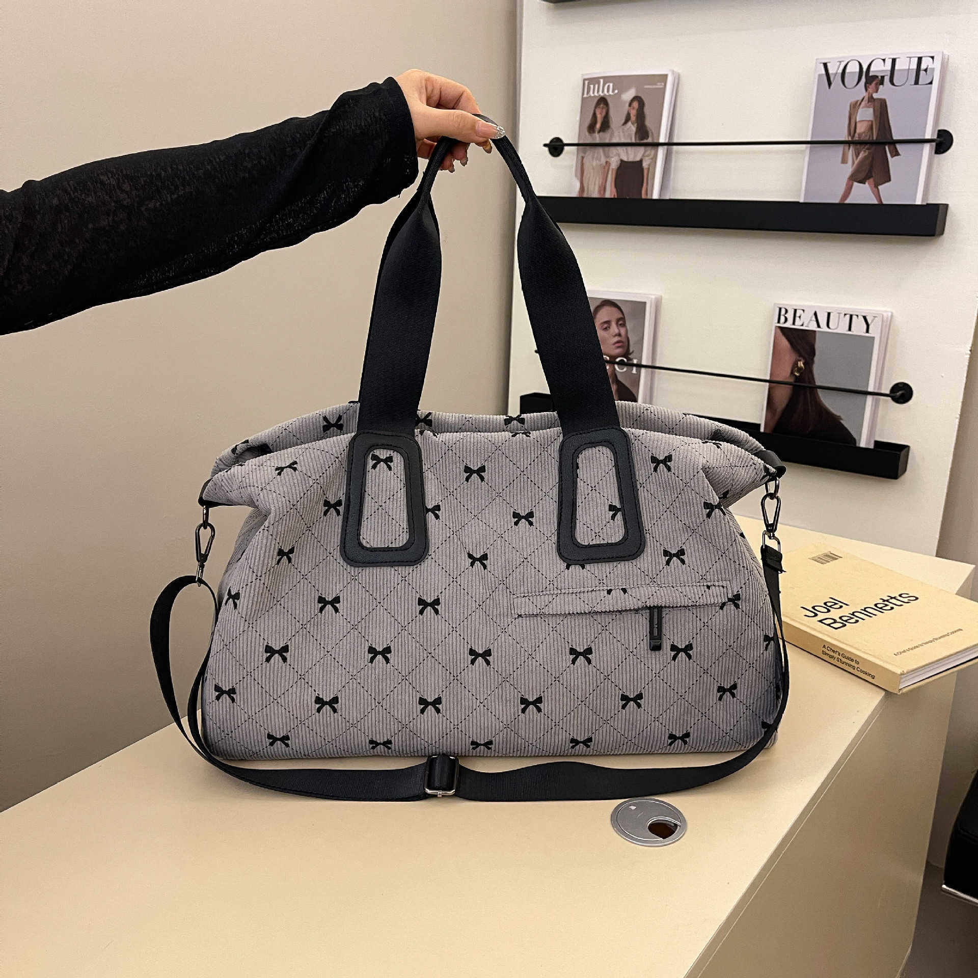 Fashion Large Capacity Handbag Versatile New Women's Strawberry Shoulder Bag Crossbody Bag Corduroy Print Travel Bag 250415