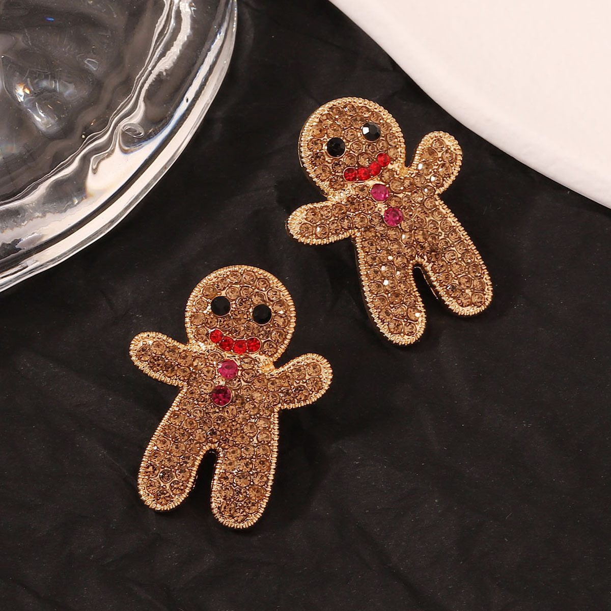 Designer earrings Personality Temperament Fashion Cartoon Halloween Gingerbread Alloy Inlaid Rhinestone Earrings luxury earrings