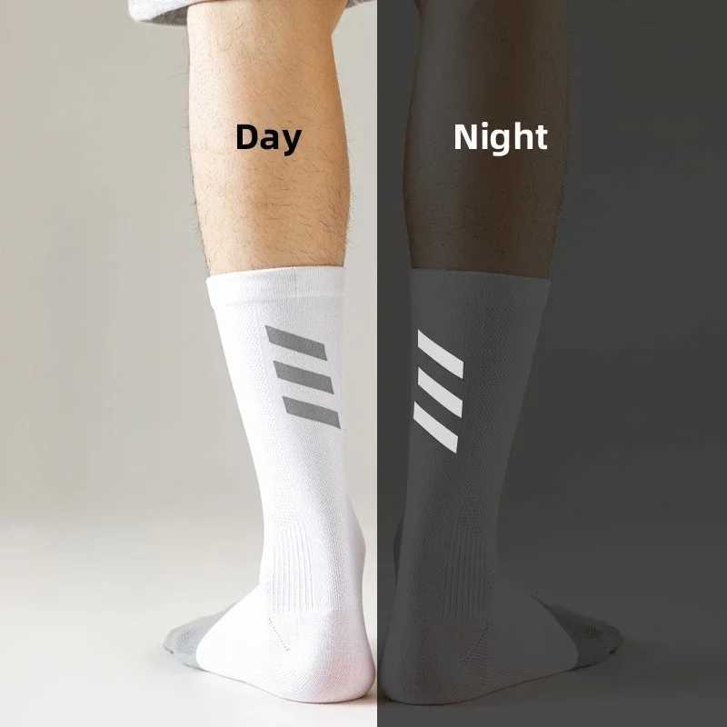 New Mens Professional Cycling Socks ColorMatching Reflective Night Breathable QuickDry Absorbent Elastic Sports Socks C251017
