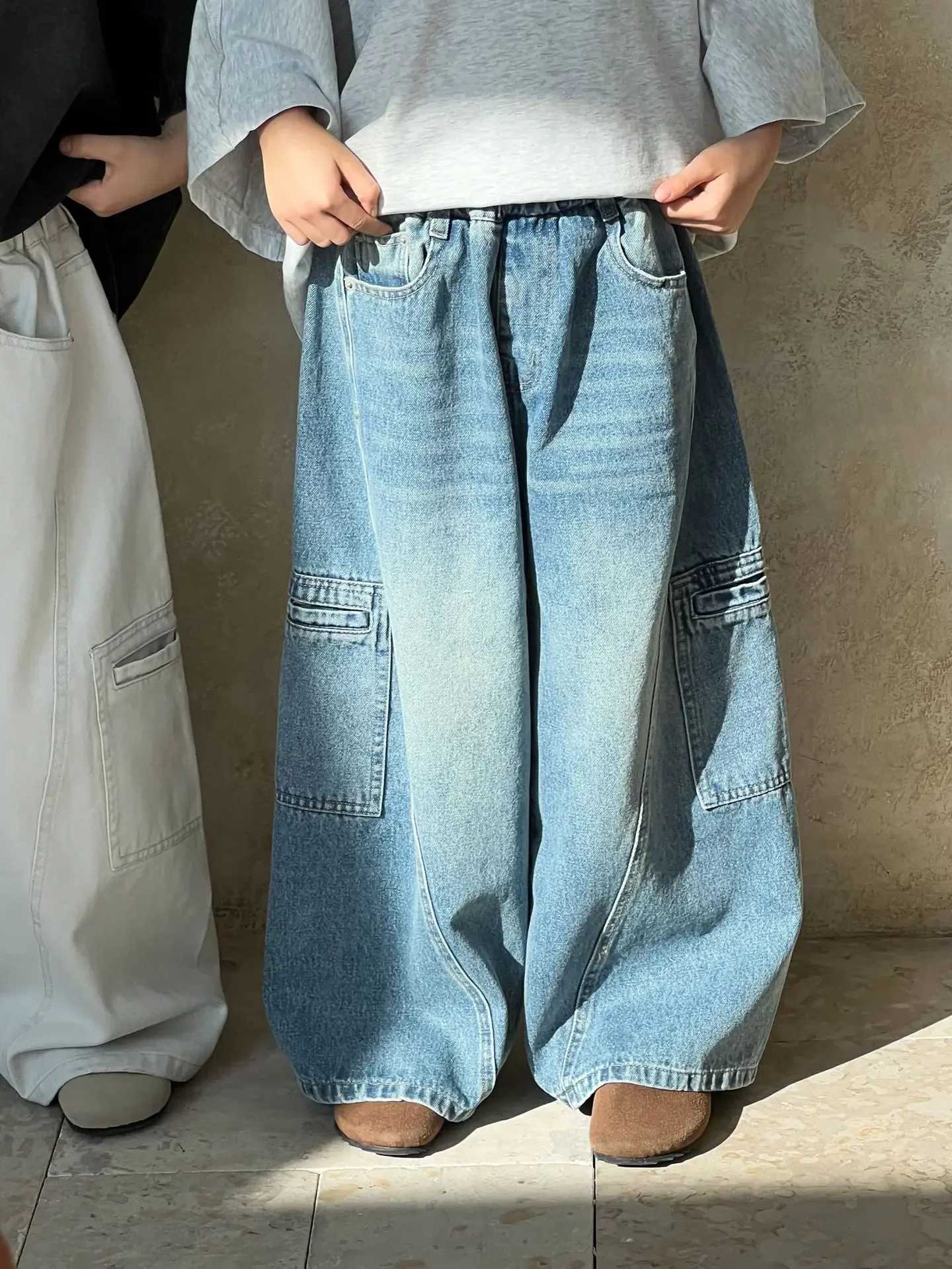 2025 Spring New Korean Edition Childrens Loose Design Straight Leg Jeans Versatile Wide Leg Casual Pants for Boys and GirlsT251017