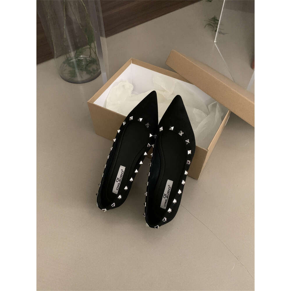 Women's Designer Shoe Petite Pointed Toe Hidden Wedge 2.5CM Sole Suede Rose Red Studded Shallow Sexy Low Heel Single Shoes Date Night Essential