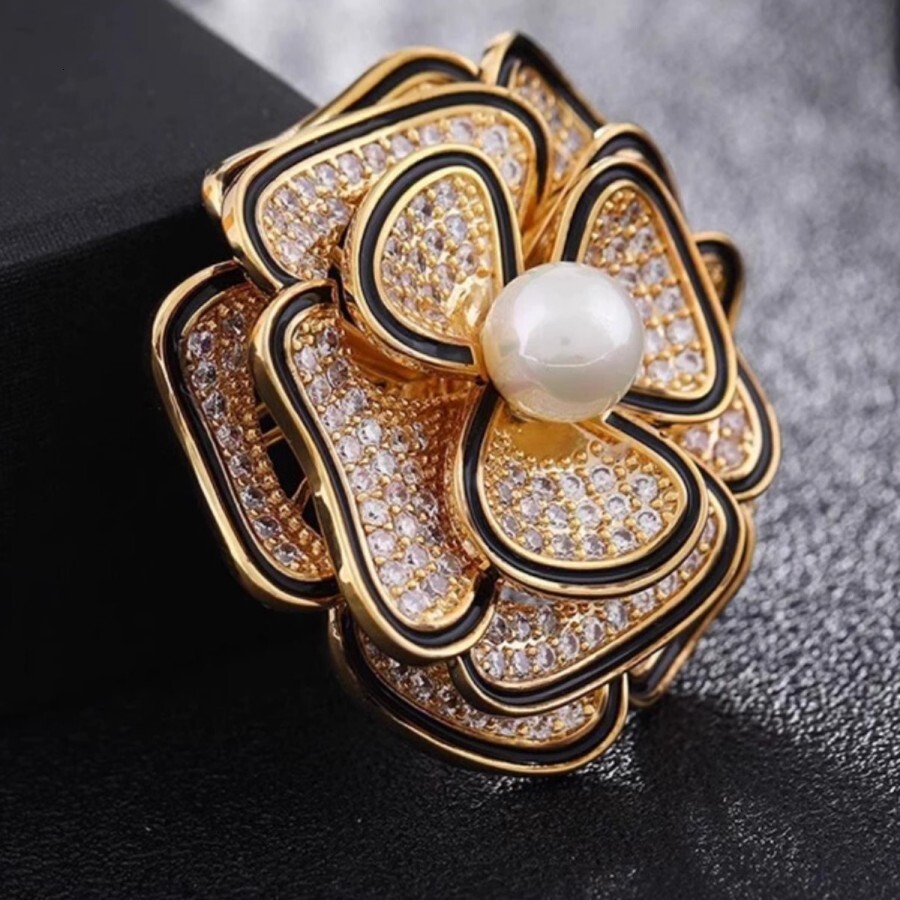 luxury designer camellia small fragrance style luxurious exquisite brooch design sense niche spring autumn coat pin accessory for women