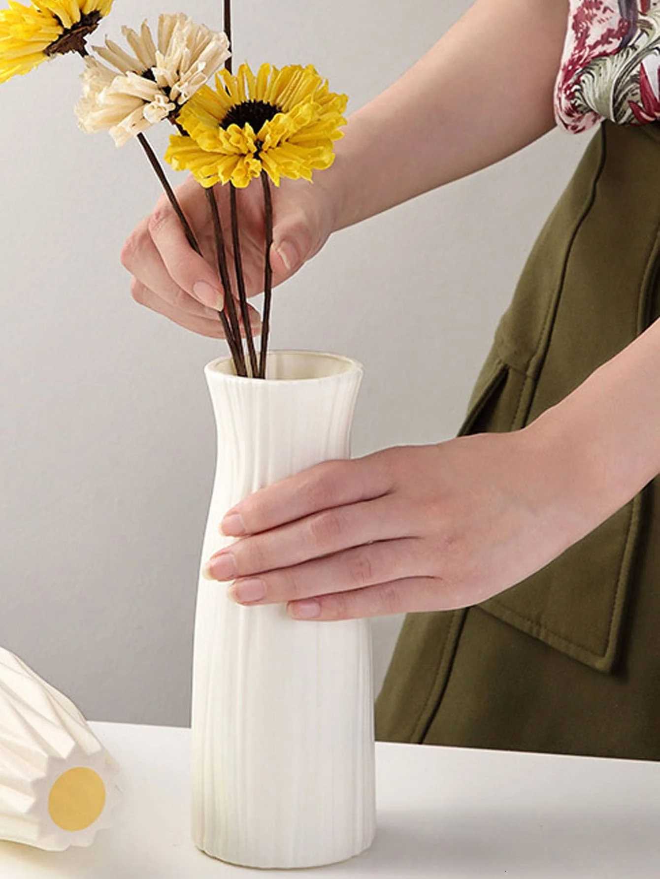 Home ins wind plastic vase living room fallresistant simulation vase decoration Creative simple vase A model one C251017