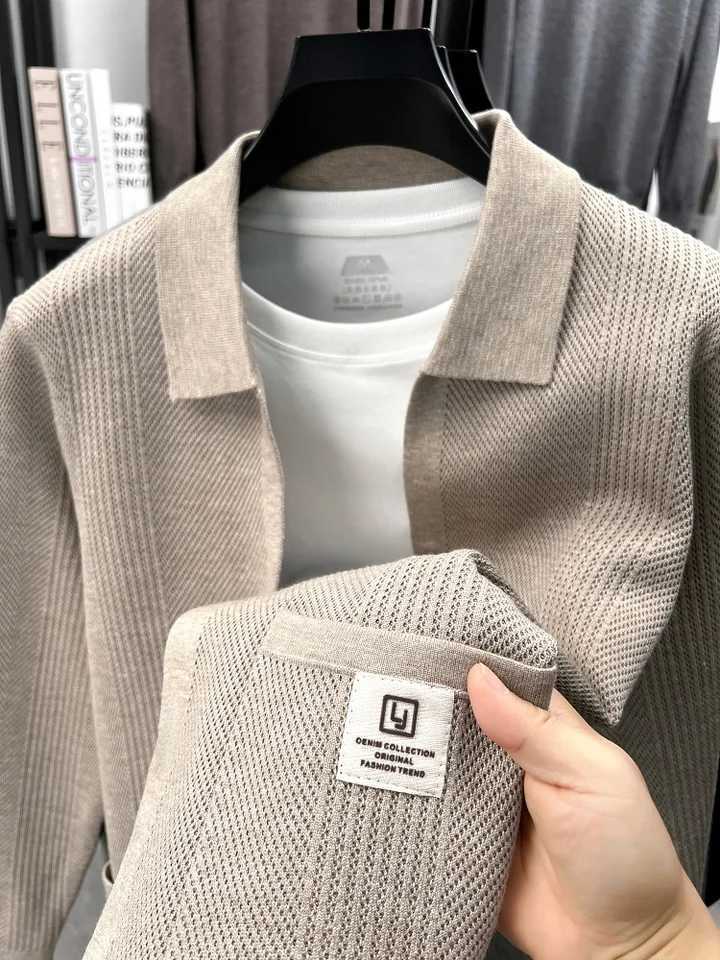 Fashion letter embossed pocket knitted cardigan mens highquality brand skin friendly comfort shawl casual lapel sweater coat J251017