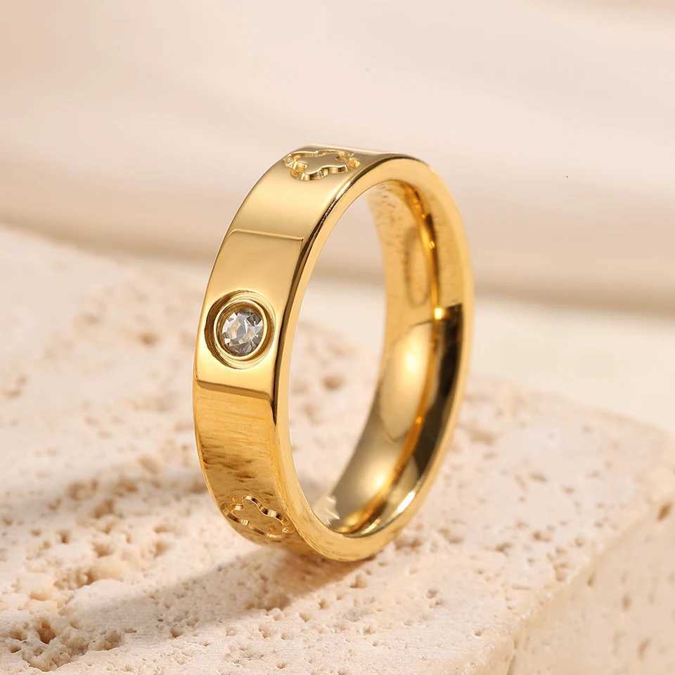 Yupsk 2pcs Niche Design Lucky Flower Zircon Rings Set for Women StainlESS Steel Finger Ring Engagement Jewelry GiftsW251017