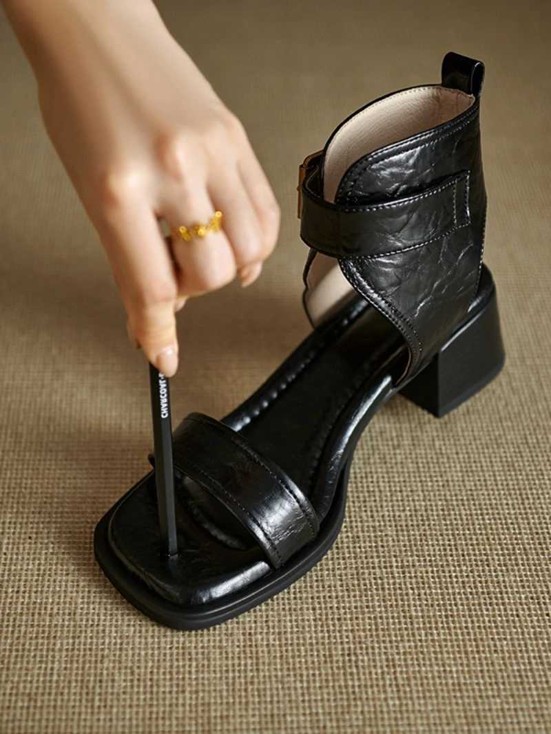 High Quality Black Patent Leather Thicksoled Sandal Women Luxury Metal Buckle Decoration Designer Shoe Cozy Moccasin Roman Shoe Z251015