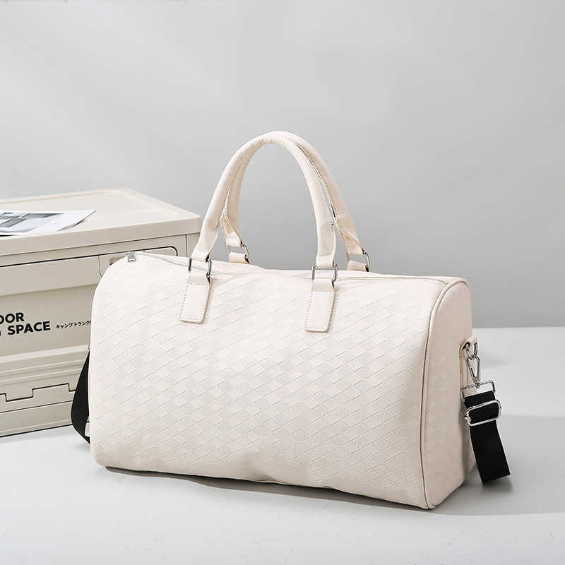 New trendy short distance travel bag, large capacity single shoulder hand-held ready to go bag, portable dry wet separation sports and fitness bag