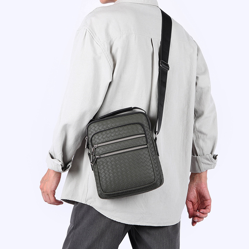 Luxury Designer Handbags Men's Bag New Crossbody Bag Simple Plaid Casual Fashion Trendy Shoulder Bag Business Commuter Luxury Bag Office Worker M