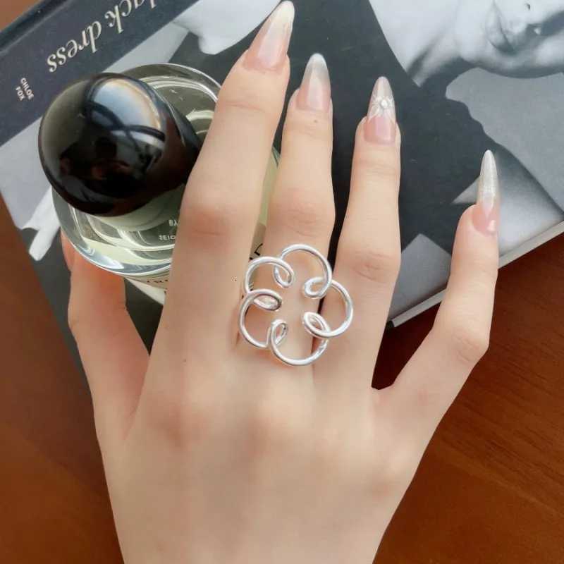 Silver Color Flower Geometric Rings For Women Girl Minimalist Exaggerated Sweet Elegant Handmade Engagement Jewelry Gift Z251017