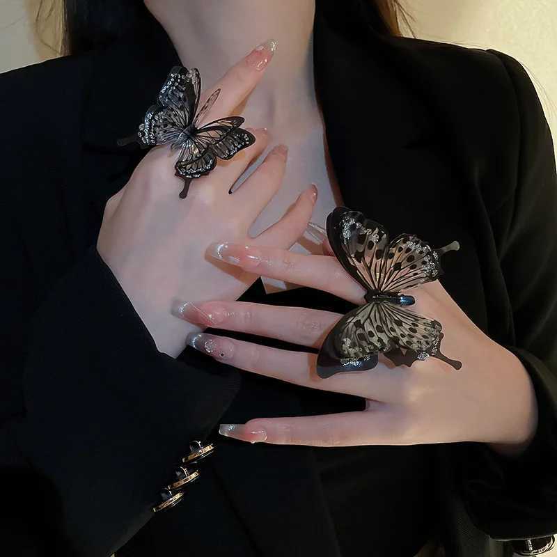Punk Style 3D Large Butterfly Ring for Women Fashion Exaggerated Adjustable Animal Finger Rings Gothic Halloween Jewelry Gifts Z251017