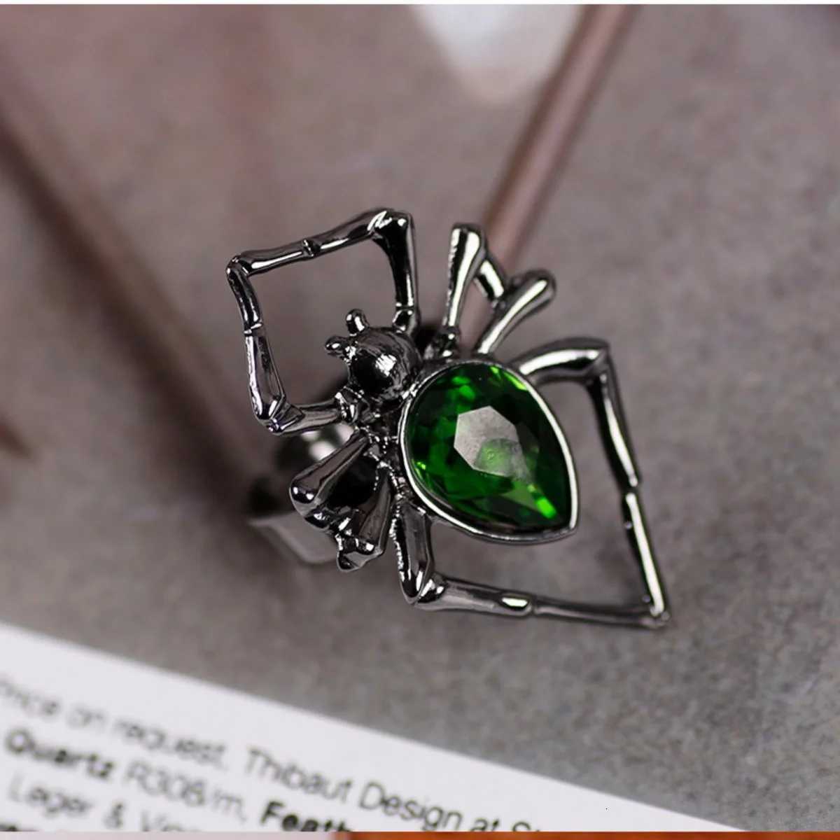 Gothic Halloween Finger Rings Vintage Exaggerated Green Crystal Spider Insect Opening Adjustable Ring For Women Men Punk Jewelry Z251017