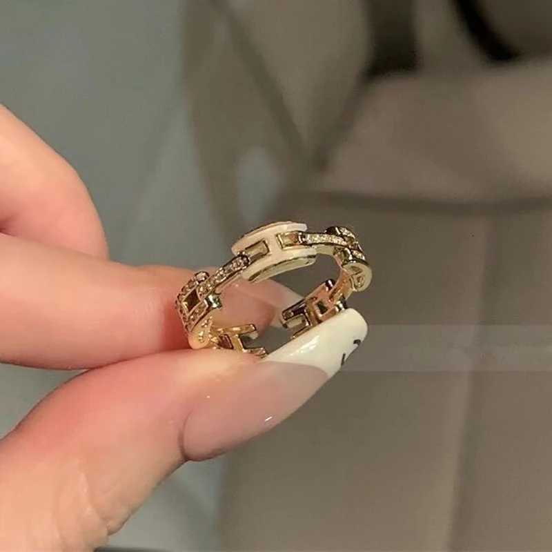 Light Luxury Celebrity Shell Letters Delicate Stacking Rings Niche Highend Fashion Rings Z251017