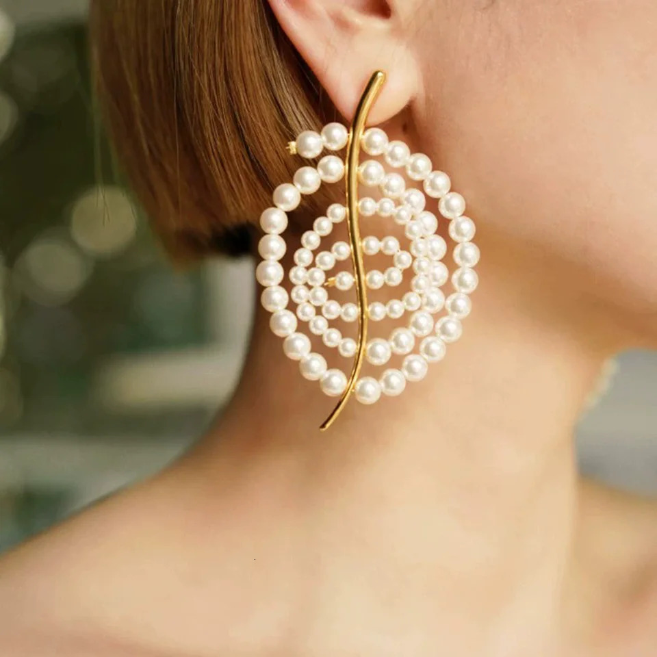 Vintage Metal Spiral Beaded Pearl Stud Earrings for Women Girls Simple Elegant Wedding Jewelry Daily Accessories 251016