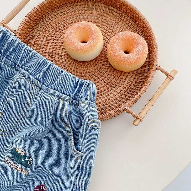 2024 Summer Kids shorts cartoon embroidery Boys sports knee length jeans Children denim Middle pantsT251017