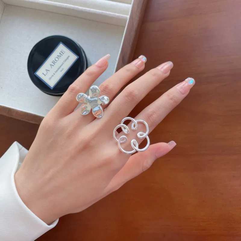 Silver Color Flower Geometric Rings For Women Girl Minimalist Exaggerated Sweet Elegant Handmade Engagement Jewelry Gift Z251017